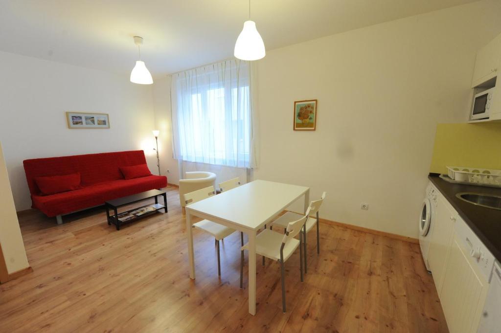 Toldi Apartments Печ Экстерьер фото