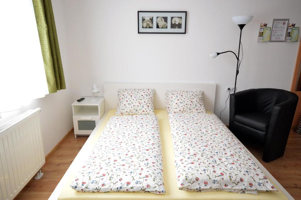 Toldi Apartments Печ Экстерьер фото