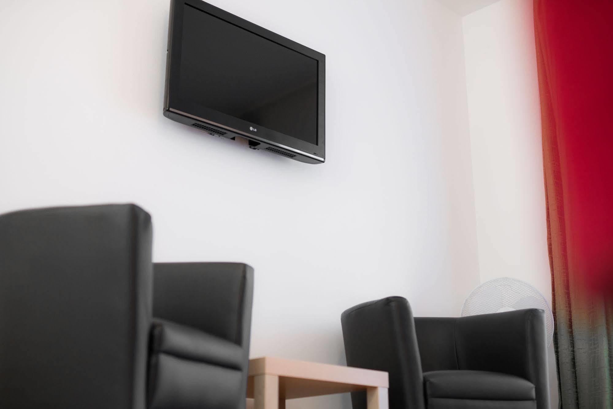 Toldi Apartments Печ Экстерьер фото