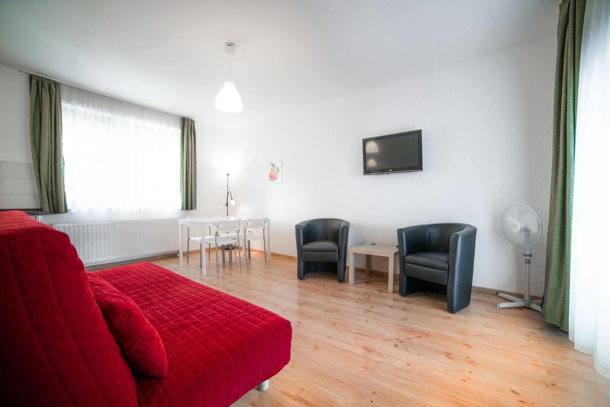Toldi Apartments Печ Экстерьер фото