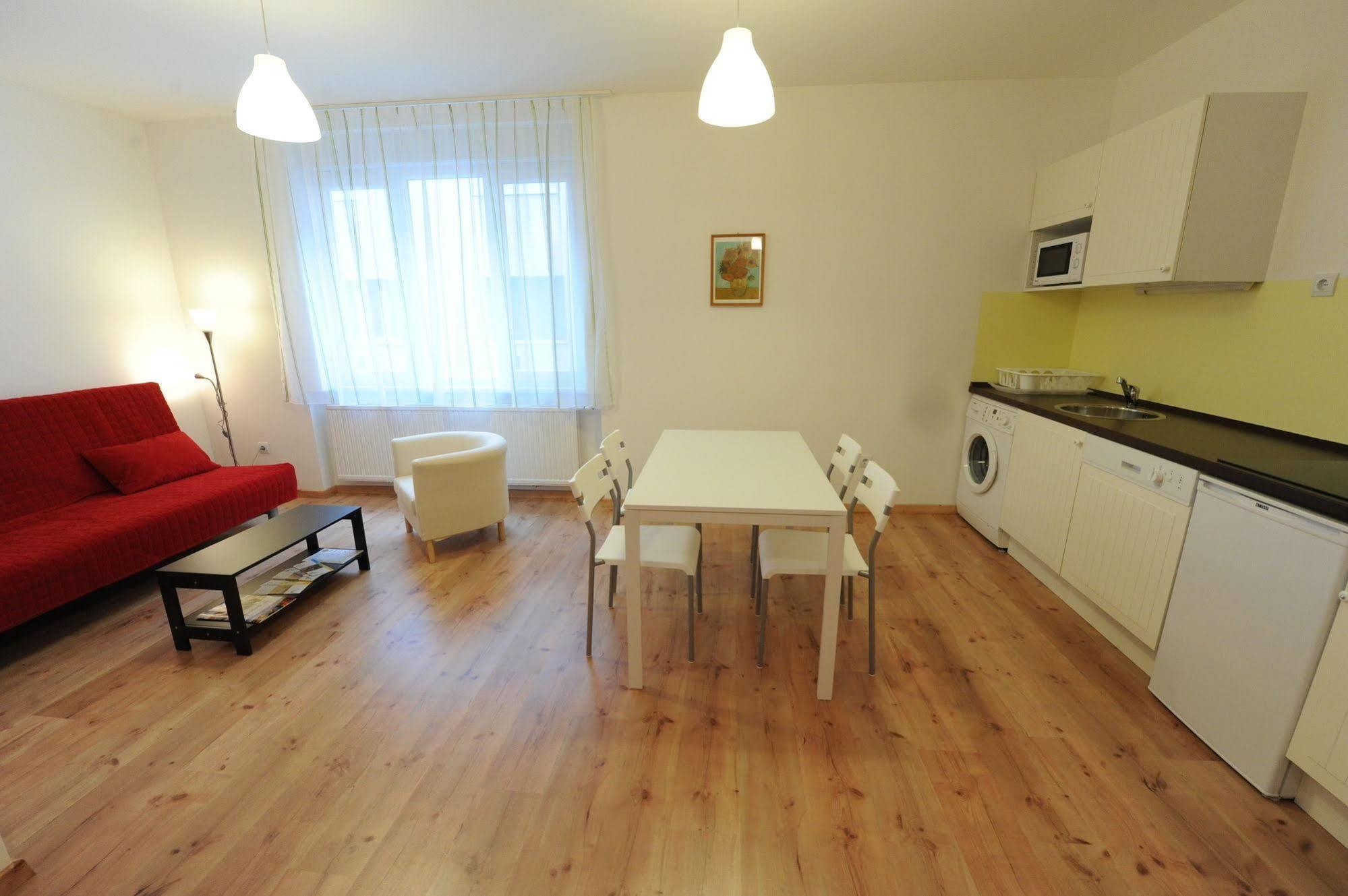Toldi Apartments Печ Экстерьер фото