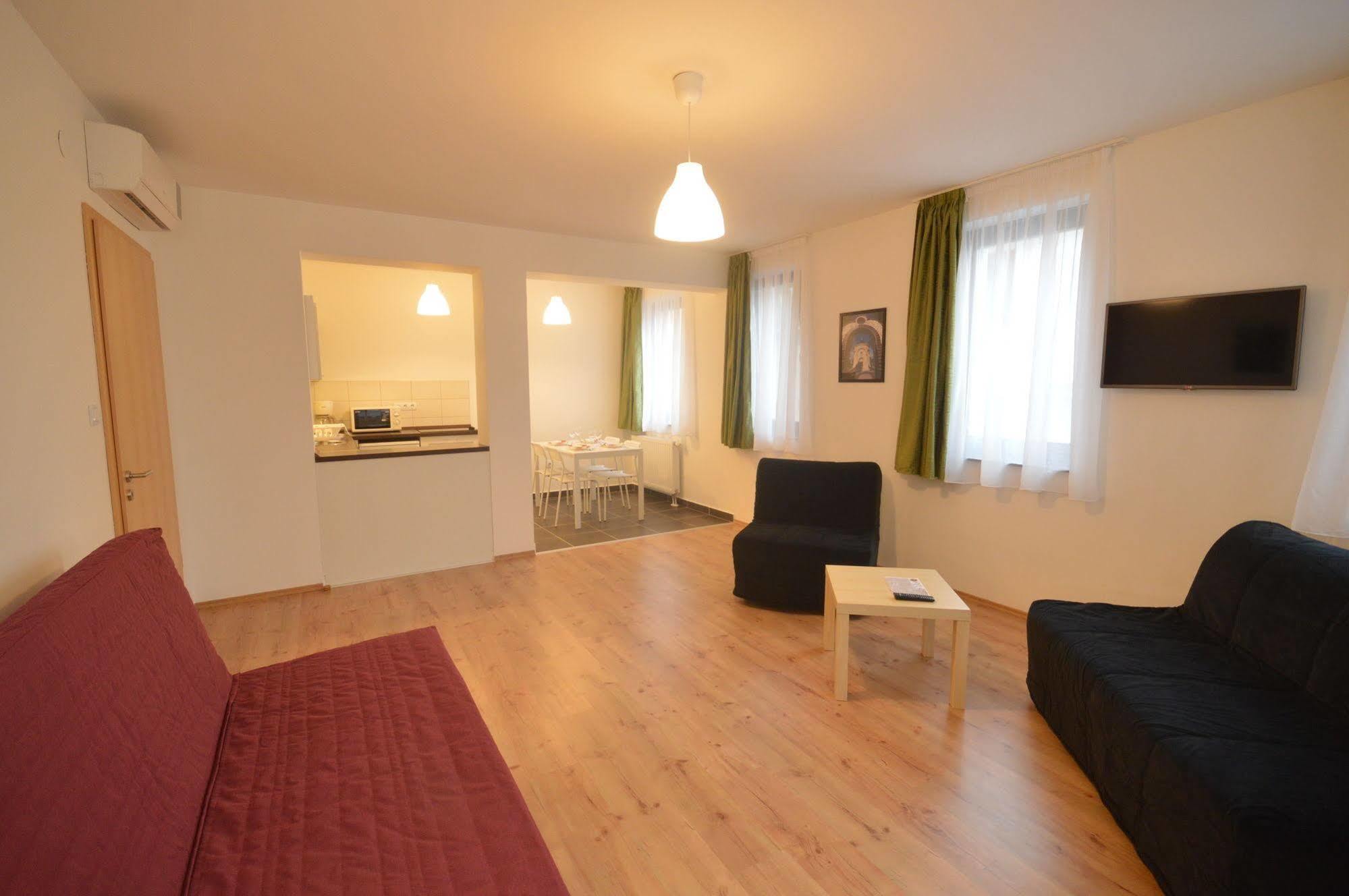 Toldi Apartments Печ Экстерьер фото