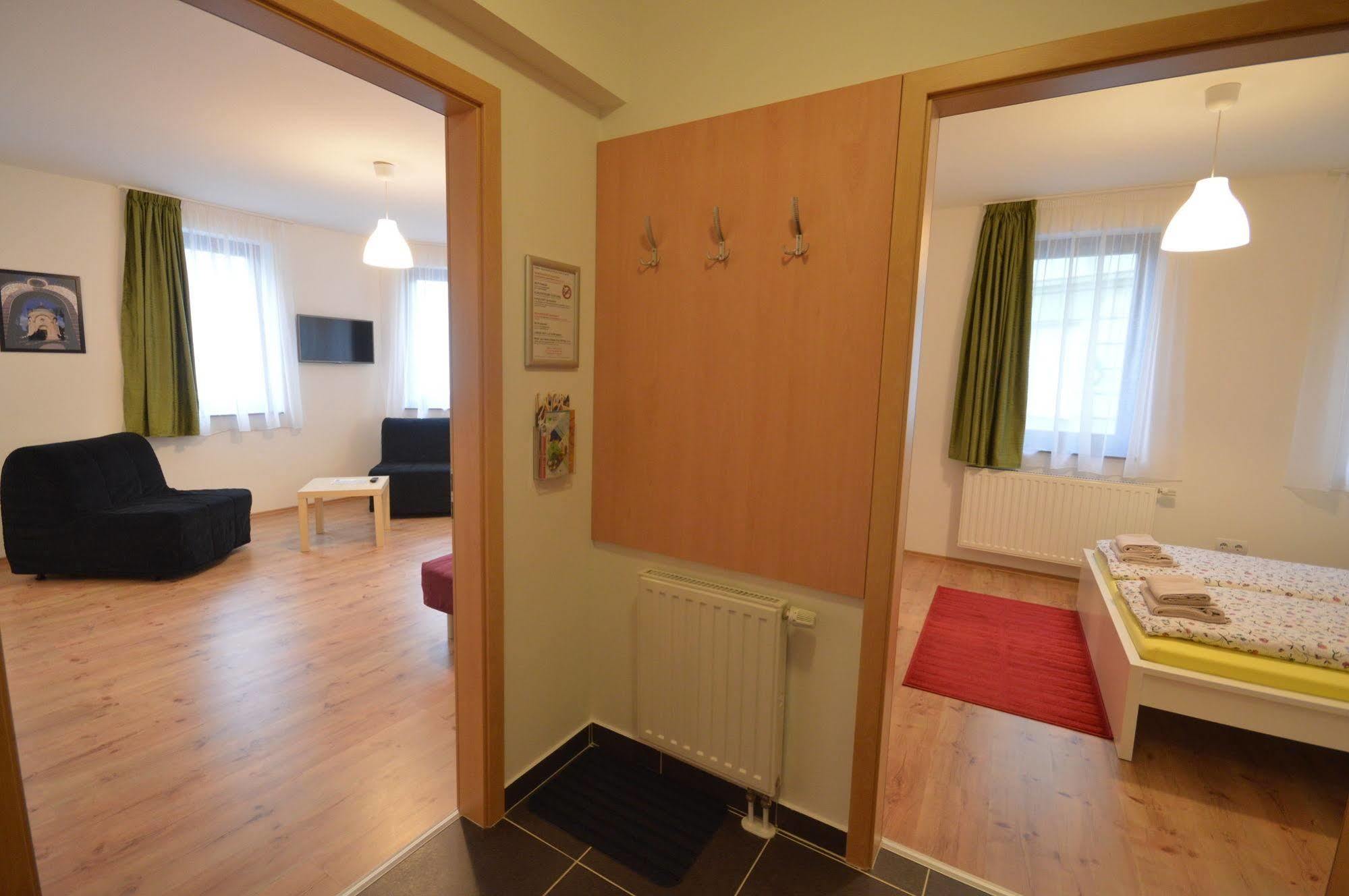 Toldi Apartments Печ Экстерьер фото