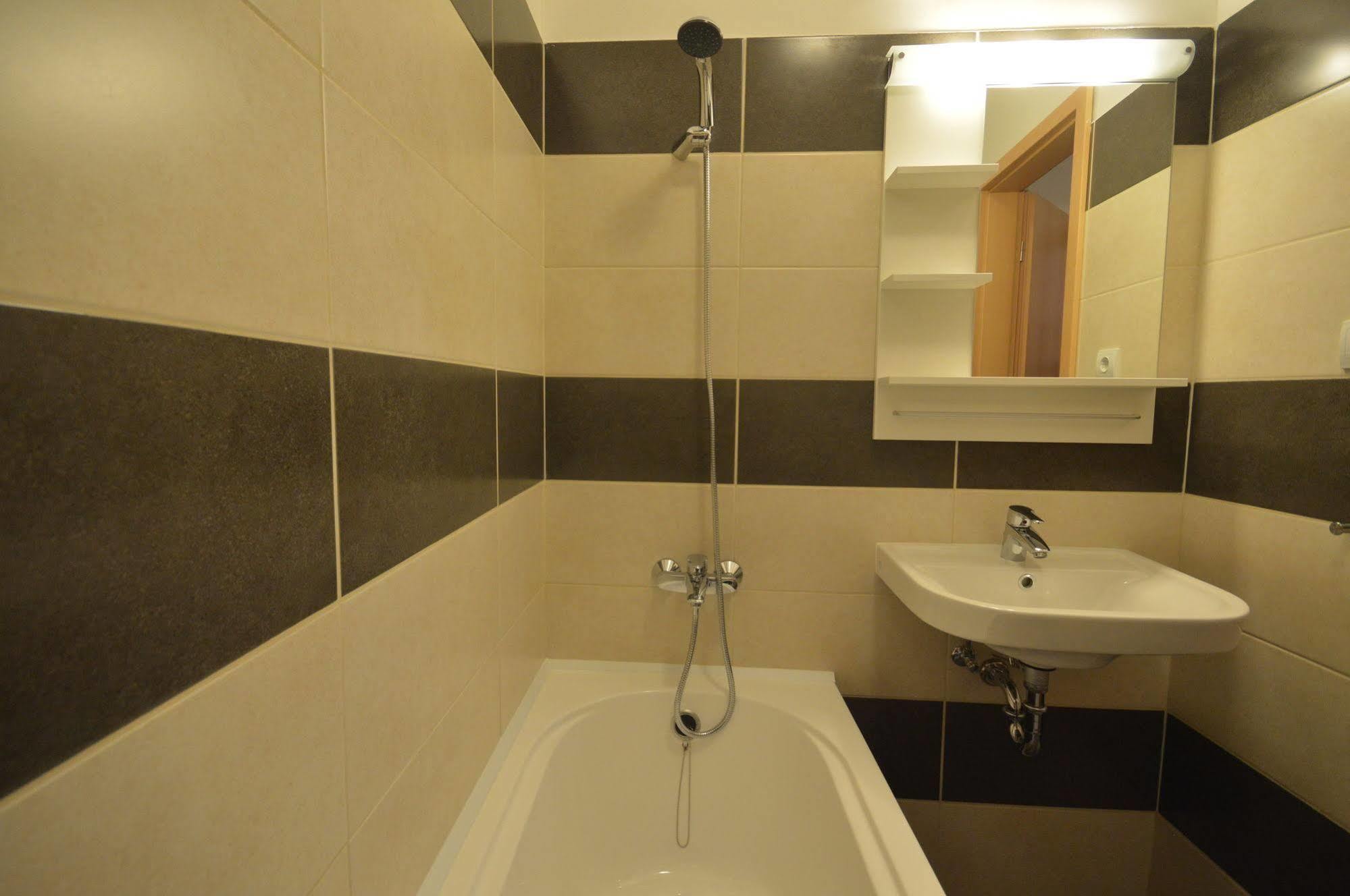 Toldi Apartments Печ Экстерьер фото
