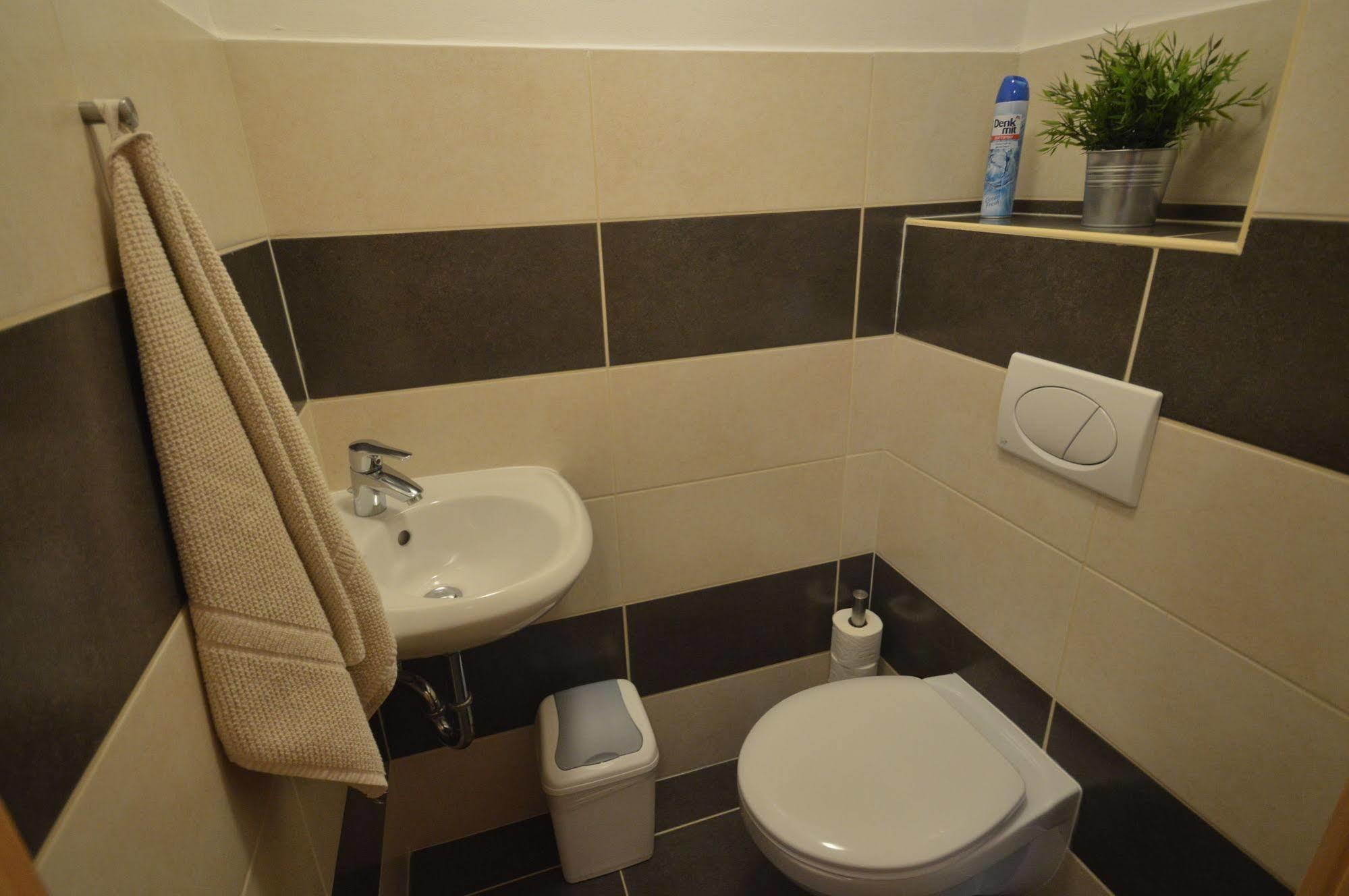 Toldi Apartments Печ Экстерьер фото