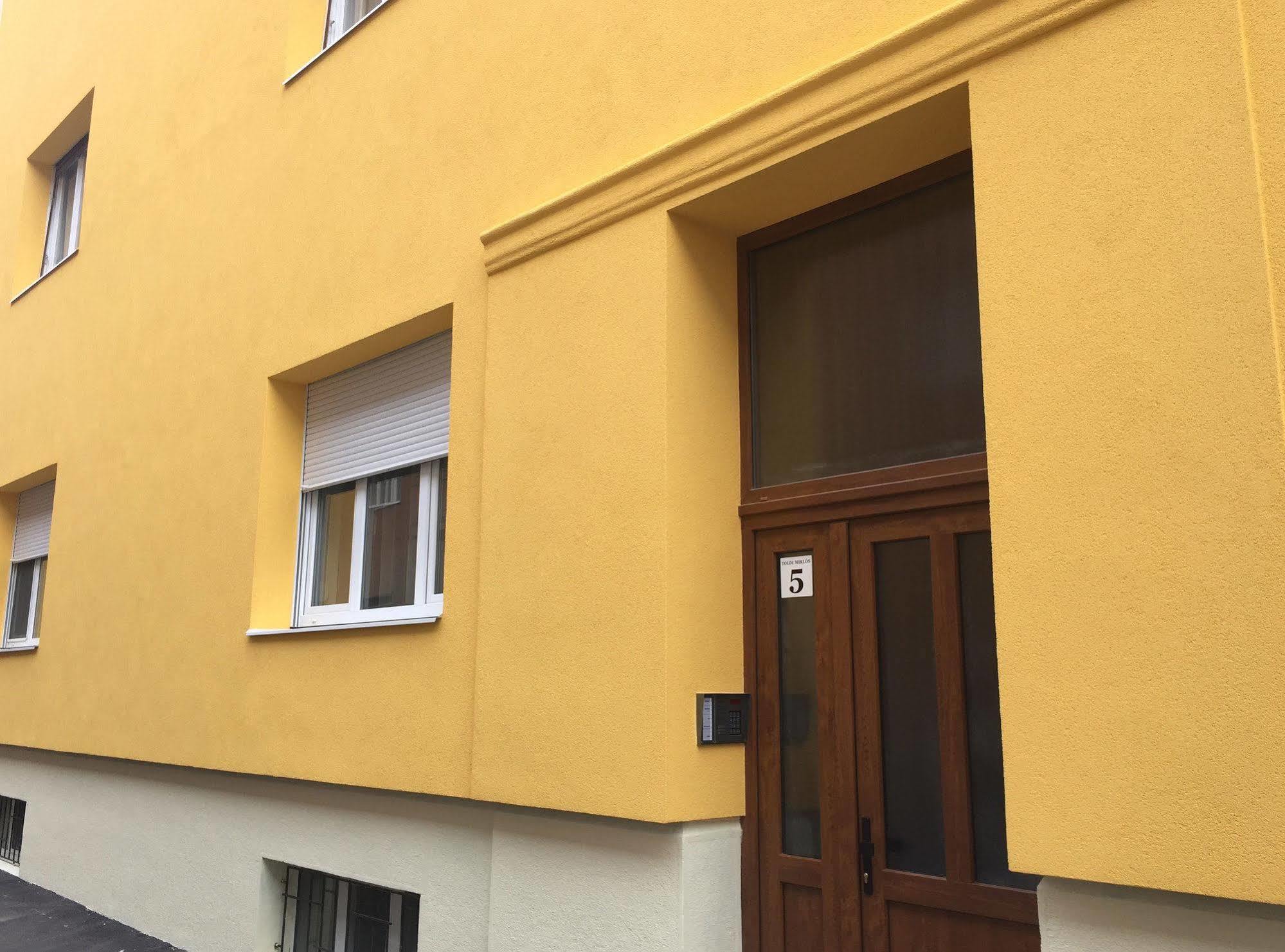 Toldi Apartments Печ Экстерьер фото